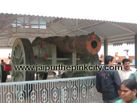 jaipur tour - jai ban cannon in jaigarh fort