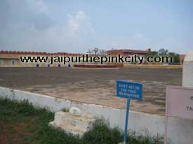 jaipur tour - world's largest water tank in jaigarh fort