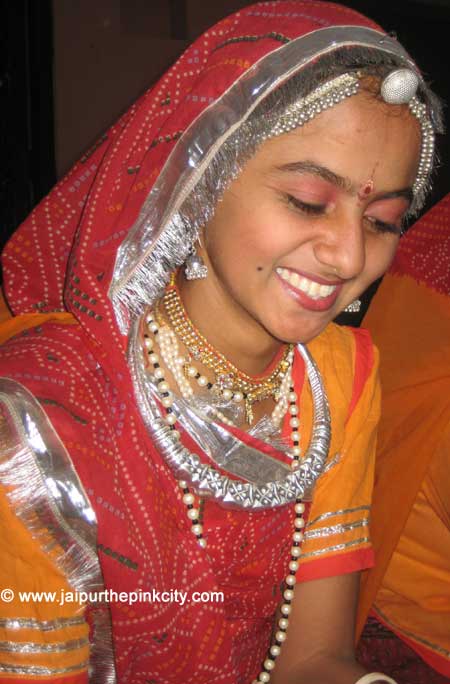 Jaipur : Girl Artist Photo in Teej Festival