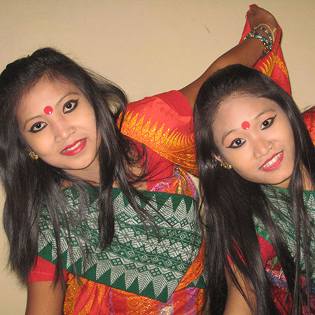 Girls Photo of Assam : Girls of Assam Dancing in Jaipur