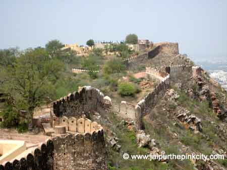 Jaipur Travel Photos : Huge Fortification walls of Nahargarh Fort
