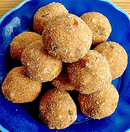 Atta Laddu Recipe (Pinni Recipe)