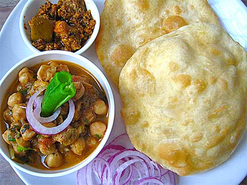 Chole Bhature Recipe in Hindi - छोले भठूरे रेसिपी by Sonia Goyal