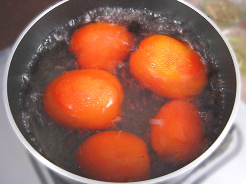 Boiling of tomatos