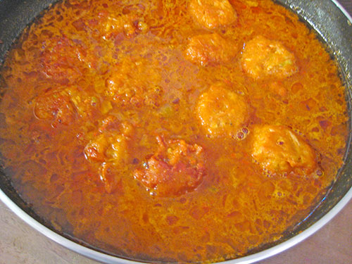 Puting all kofta in this curry