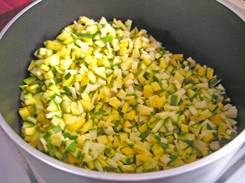 Cooking mango in vinegar