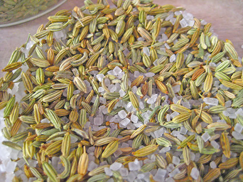 Combination of dry roast and raw fennel seeds and sugar
