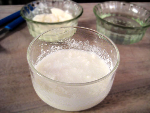 Combination of yogurt and white vinegar