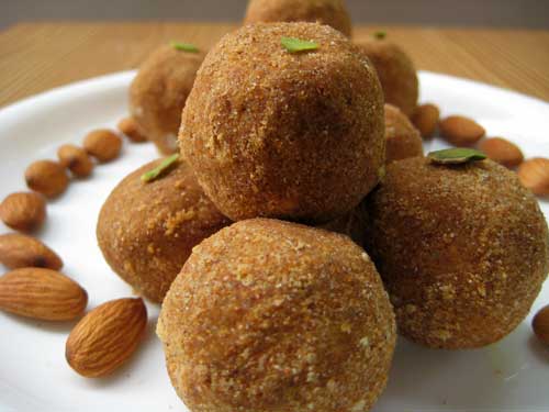 Moong Dal Ladoo Recipe In Hindi 