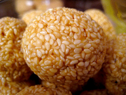 Til Ke Laddu Recipe In Hindi 